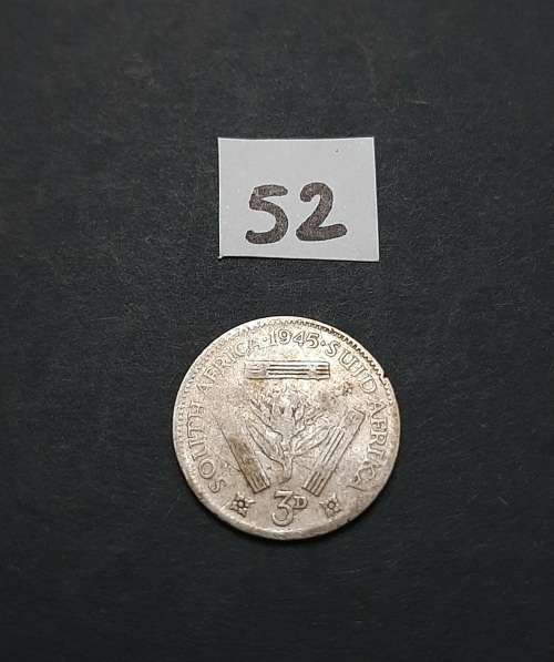 ** 1945 South Africa Silver 3 Pence Coin #52  (F).**