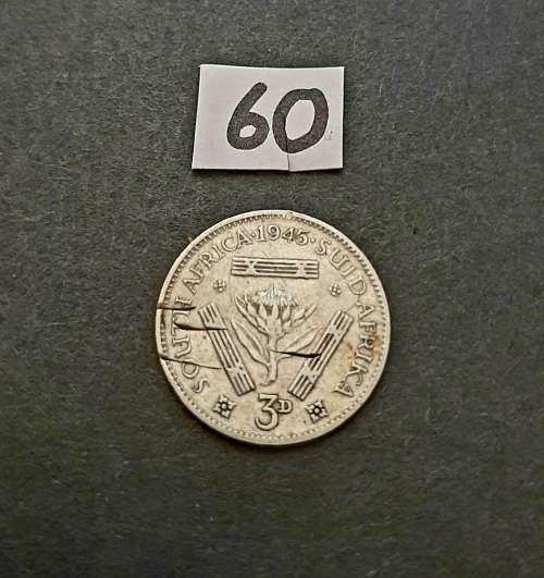 ** 1945 South Africa Silver 3 Pence Coin #60   (F).**