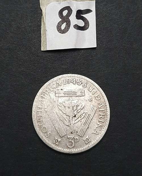 ** 1945 South Africa Silver 3 Pence Coin #85  (F).**