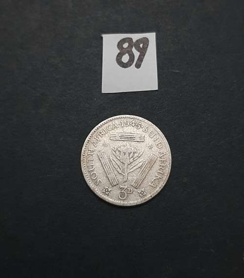 ** 1945 South Africa Silver 3 Pence Coin #89  (F).**