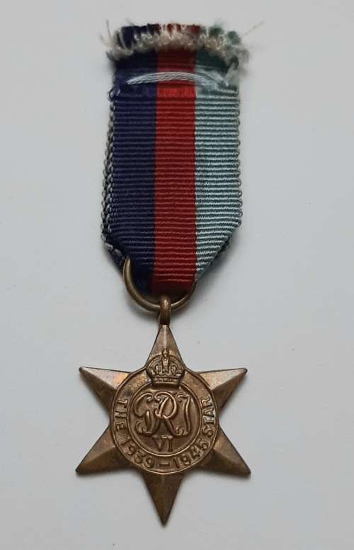 ** WW2:   The 1939-1945 Star  Miniature Medal w/ Ribbon.**