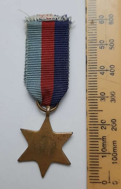 ** WW2:   The 1939-1945 Star  Miniature Medal w/ Ribbon.**