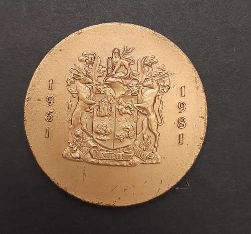 ** RSA 1961-1981 Unitae Bronze Medallion in SA Mint Case (24.98g).**