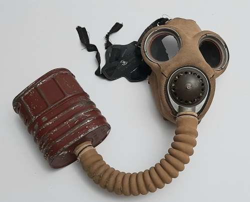 ** WW2 : 1941 South African No.4 MK III Respirator w/ Filter (Canadian Supplied) [Size : Large].**