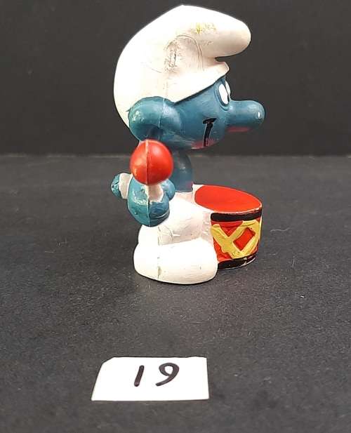 ** 1969 ` Drummer Smurf `  Figurine Red Sticks Type  by Peyo # 19 (Schleich, W. Germany).**