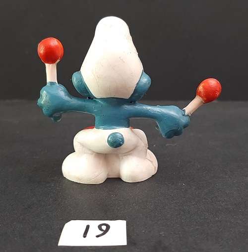 ** 1969 ` Drummer Smurf `  Figurine Red Sticks Type  by Peyo # 19 (Schleich, W. Germany).**