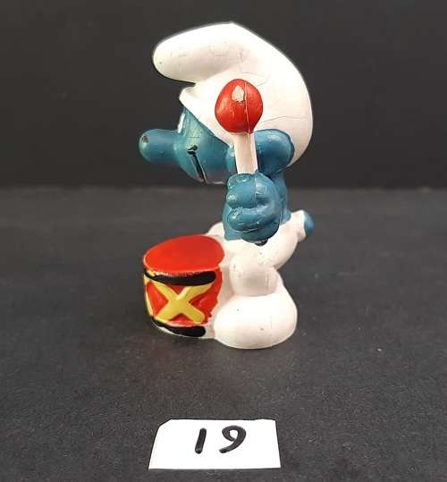 ** 1969 ` Drummer Smurf `  Figurine Red Sticks Type  by Peyo # 19 (Schleich, W. Germany).**