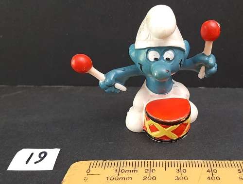 ** 1969 ` Drummer Smurf `  Figurine Red Sticks Type  by Peyo # 19 (Schleich, W. Germany).**
