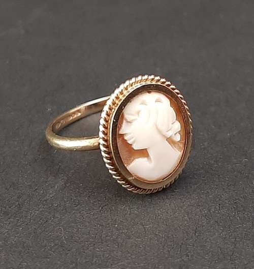 ** STUNNING: 1850s Victorian 9ct Gold Cameo Ladies` Ring (1,58g).**
