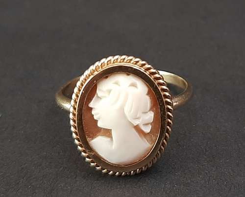 ** STUNNING: 1850s Victorian 9ct Gold Cameo Ladies` Ring (1,58g).**