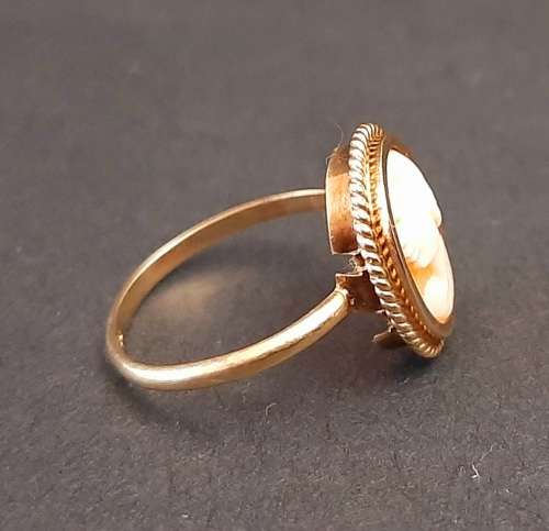 ** STUNNING: 1850s Victorian 9ct Gold Cameo Ladies` Ring (1,58g).**