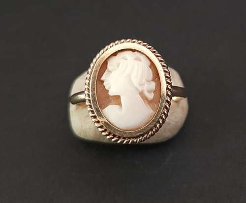 ** STUNNING: 1850s Victorian 9ct Gold Cameo Ladies` Ring (1,58g).**