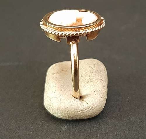** STUNNING: 1850s Victorian 9ct Gold Cameo Ladies` Ring (1,58g).**