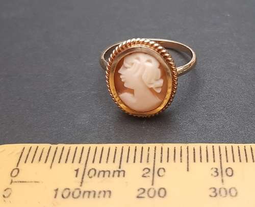** STUNNING: 1850s Victorian 9ct Gold Cameo Ladies` Ring (1,58g).**