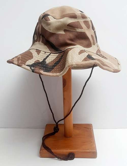 ** South African 1990s Commercial Desert/Arid Pattern Camouflage Boonie Hat (56 / 57).**