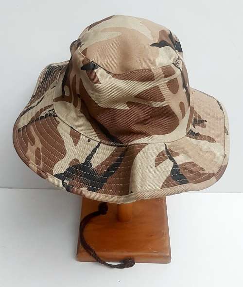 ** South African 1990s Commercial Desert/Arid Pattern Camouflage Boonie Hat (56 / 57).**