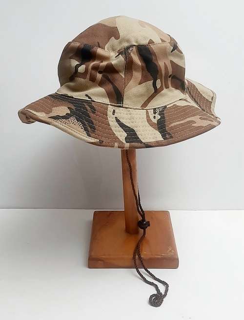 ** South African 1990s Commercial Desert/Arid Pattern Camouflage Boonie Hat (56 / 57).**