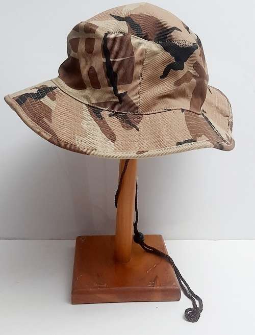 ** South African 1990s Commercial Desert/Arid Pattern Camouflage Boonie Hat (56 / 57).**