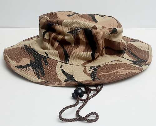 ** South African 1990s Commercial Desert/Arid Pattern Camouflage Boonie Hat (56 / 57).**