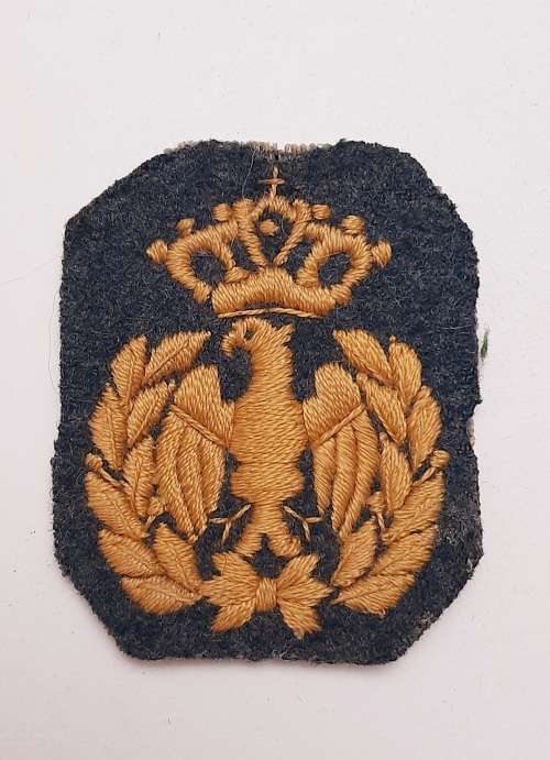 ** RARE : WW2 Italian Air Force Officer`s Embroidered Cap Badge .**