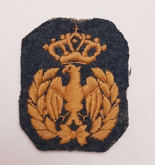 ** RARE : WW2 Italian Air Force Officer`s Embroidered Cap Badge .**