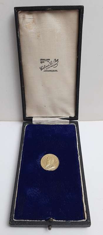 ** REPLICA : Gold-Plated 1896 Z.A.R Een Pond Coin w/ Presentation Case (Imitation).**