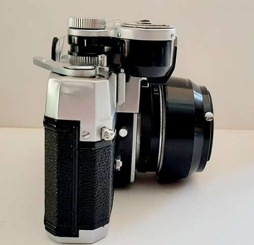 ** 1960s Nikkorex NIKKOR-S Auto 1:2  5cm Camera w/ Exposure Meter (UNTESTED) .**