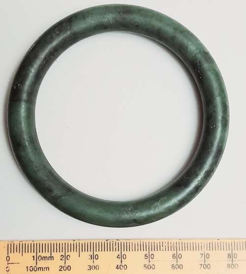 ** STUNNING: Early 20th Century Chinese Spinach Green Serpentine  Bangle (8cm Diam.).**