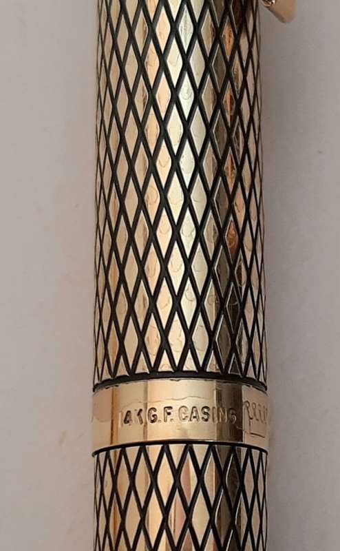 ** SHEAFFER 14KT Gold-Filled Casing and 14KT Gold (585) Nib Fountain Pen.**