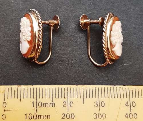 ** STUNNING: Ladies` 9ct Gold Filigree Conch Shell Cameo Ear-Rings (4,84 g).**