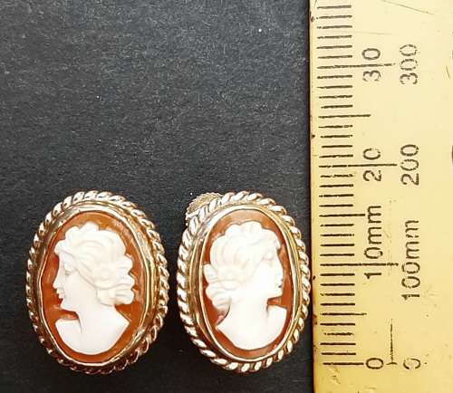 ** STUNNING: Ladies` 9ct Gold Filigree Conch Shell Cameo Ear-Rings (4,84 g).**
