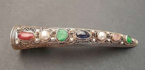** EXQUISITE : Qing Chinese Silver , Ruby and Sapphire Finger Guard Brooch (2 carats).**