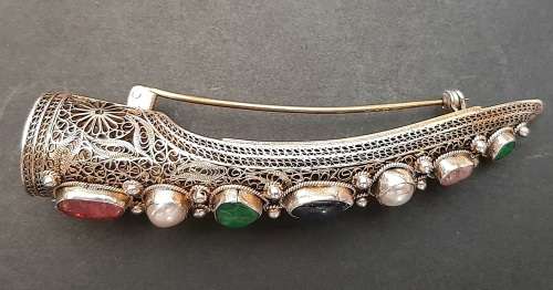 ** EXQUISITE : Qing Chinese Silver , Ruby and Sapphire Finger Guard Brooch (2 carats).**