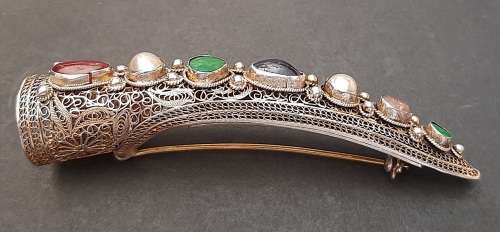** EXQUISITE : Qing Chinese Silver , Ruby and Sapphire Finger Guard Brooch (2 carats).**