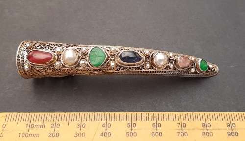** EXQUISITE : Qing Chinese Silver , Ruby and Sapphire Finger Guard Brooch (2 carats).**