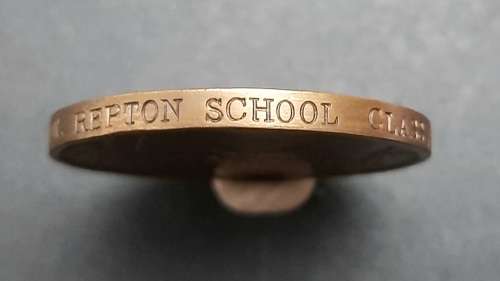 ** 1934 Country Life : Repton School Bronze Shooting Medallion in Box (28.69 g).**