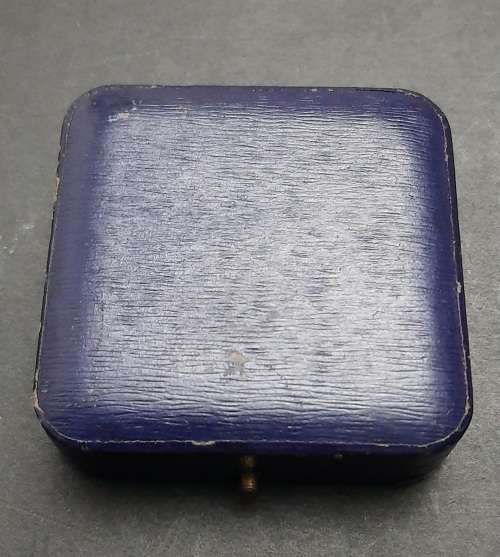 ** 1934 Country Life : Repton School Bronze Shooting Medallion in Box (28.69 g).**