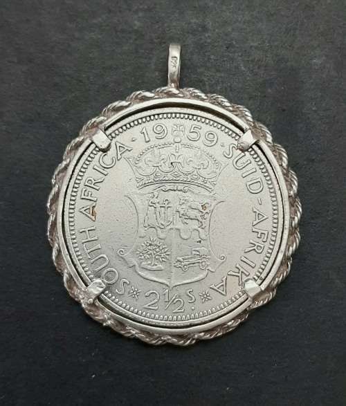 **  .925 Silver 1959 South Africa 2½ Shilling Coin Ladies` Pendant .**