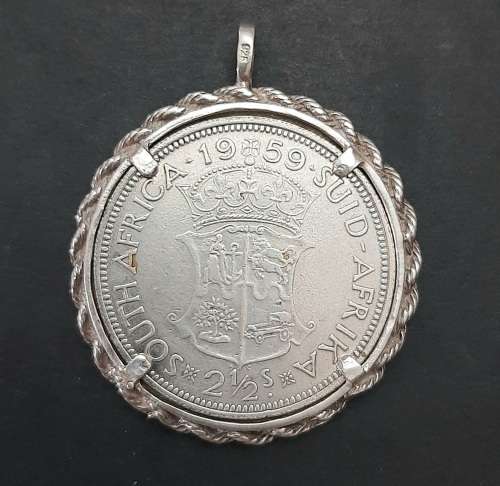 **  .925 Silver 1959 South Africa 2½ Shilling Coin Ladies` Pendant .**