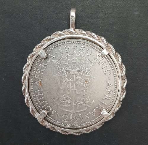 **  .925 Silver 1959 South Africa 2½ Shilling Coin Ladies` Pendant .**