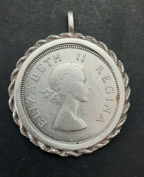 **  .925 Silver 1959 South Africa 2½ Shilling Coin Ladies` Pendant .**