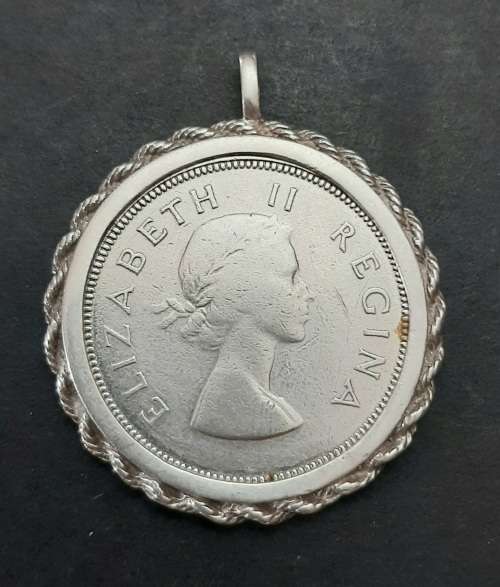 **  .925 Silver 1959 South Africa 2½ Shilling Coin Ladies` Pendant .**