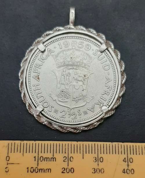 **  .925 Silver 1959 South Africa 2½ Shilling Coin Ladies` Pendant .**