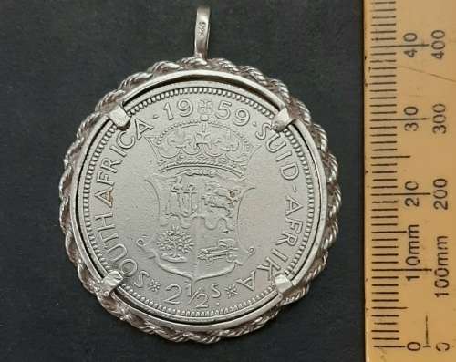 **  .925 Silver 1959 South Africa 2½ Shilling Coin Ladies` Pendant .**