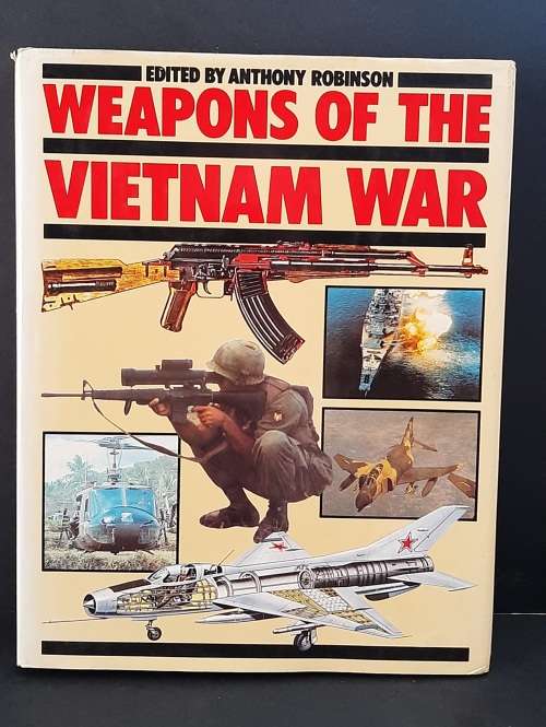 ** Weapons Of The Vietnam War : Fully Illustrated (1983) - Anthony Robinson. **