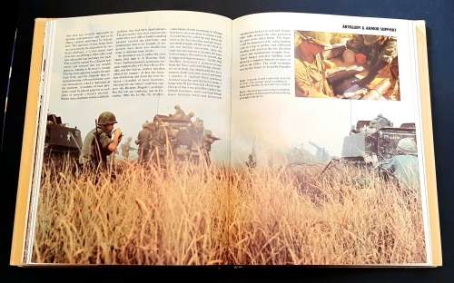 ** Weapons Of The Vietnam War : Fully Illustrated (1983) - Anthony Robinson. **