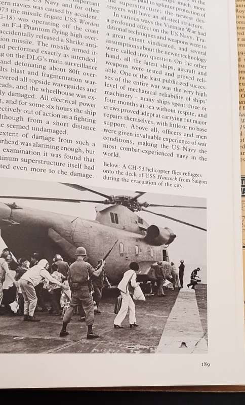 ** Weapons Of The Vietnam War : Fully Illustrated (1983) - Anthony Robinson. **
