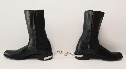 ** Rhodesian Bush War: BSAP Officer`s Step-Out Black Leather Boots w/ Spurs (Size 41 / 8 ).**