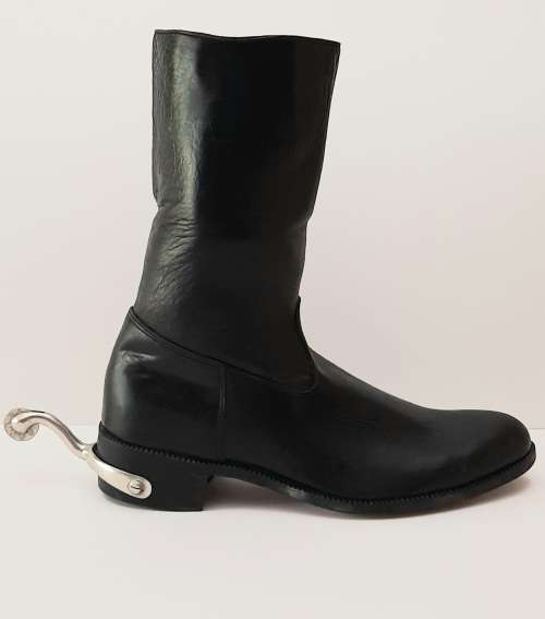 ** Rhodesian Bush War: BSAP Officer`s Step-Out Black Leather Boots w/ Spurs (Size 41 / 8 ).**