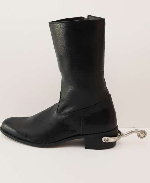 ** Rhodesian Bush War: BSAP Officer`s Step-Out Black Leather Boots w/ Spurs (Size 41 / 8 ).**